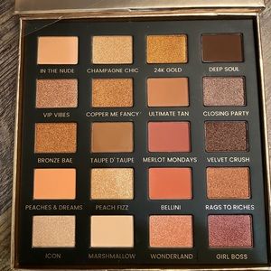 Iconic- Day To Slay Eyeshadow Palette